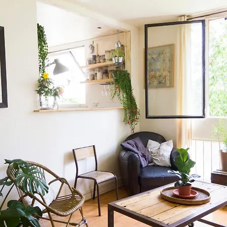Beautiful Bright Apt Near Belleville Park *