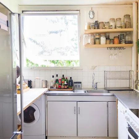 Beautiful Bright Apt Near Belleville Park